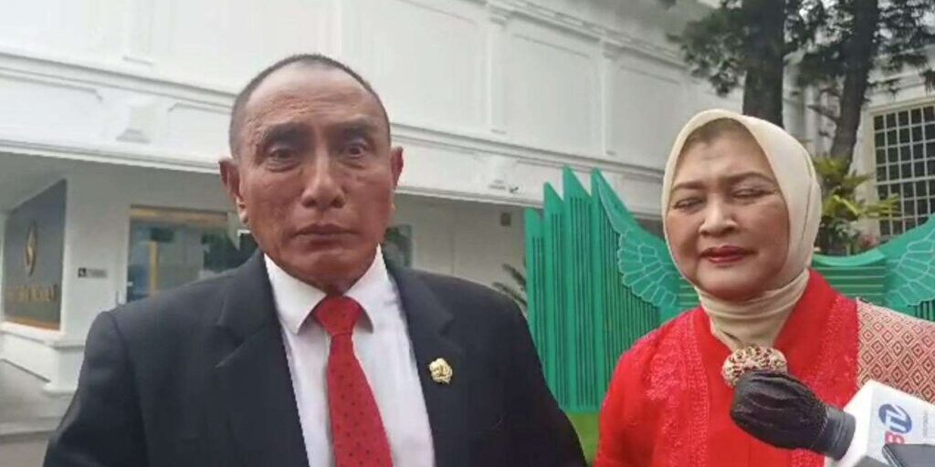 Gubernur Sumatera Utara Eddy Ramayadi (kiri) beserta Istri saat menghadiri Upacara Pelantikan Prasetya Perwira TNI dan Polri di Kompleks Istana Kepresidenan, Rabu (26/7/2023). 