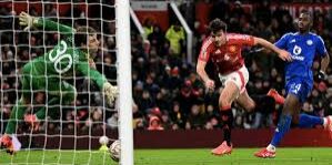 Harry Meguire cetak gol dengan sundulan