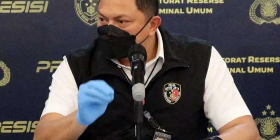 Direktur Reserse Kriminal Umum Polda Metro Jaya Kombes Pol Hengki Haryadi saat menyampaikan keterangan dalam sebuah konferensi pers di Mapolda Metro Jaya, Jakarta 