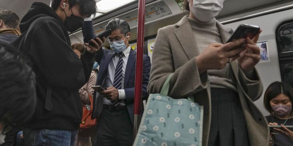 Hong Kong hapus wajib masker