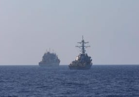 Houthi akan serang kapal perang AS