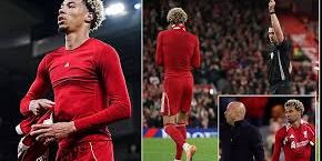 Hugo Ekitike dari Liverpool dikartu merah