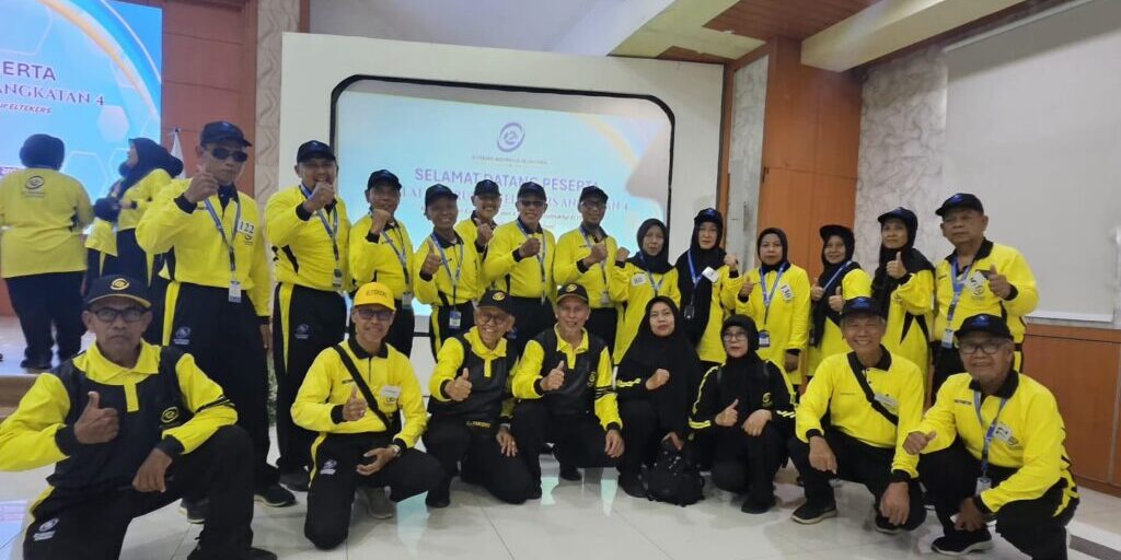 Foto bersama Ketua DPD Jakarta Timur, Bapak H. Mazwar Makmur, bersama para instruktur dan 18 instruktur muda Ling Tien Kung, Sabtu, 17 Oktober 2026.