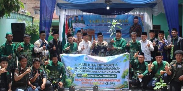 Majelis Lingkungan Hidup Pimpinan Daerah (PD) Muhammadiyah Kota Medan bersama LAZISMU Kota Medan menggelar kegiatan Penanaman Pohon