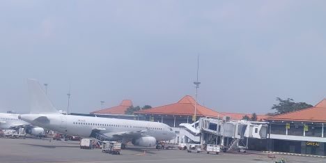 Aktivitas persiapan keberangkatan pesawat di Bandara Internasional Soekarno-Hatta. (Foto: Fadmin Malau)