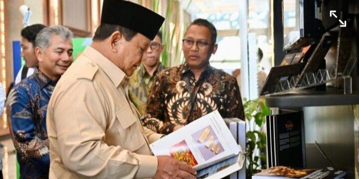 BANK EMAS - Presiden RI Prabowo Subianto dalam acara peresmian Bank Emas Pegadaian, pada Rabu (26/02). Bank Emas hadir dengan tujuan hilirisasi dan optimalisasi pengelolaan emas dalam negeri, sehingga dapat memperkuat ekosistem industri emas nasional, meningkatkan cadangan emas negara, dan mengurangi ketergantungan pada penyimpanan emas di luar negeri. 