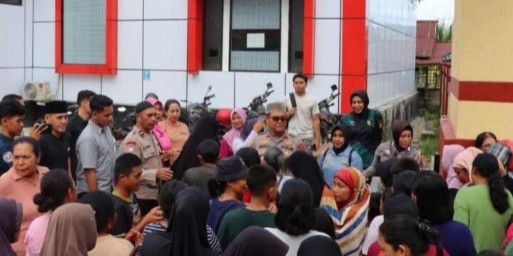 Kepolisian Resor (Polres) Halmahera Timur bersama Bhayangkari dan seluruh jajarannya menggelar kegiatan Bazaar/Pasar Murah Ramadan 1446 Hijriah