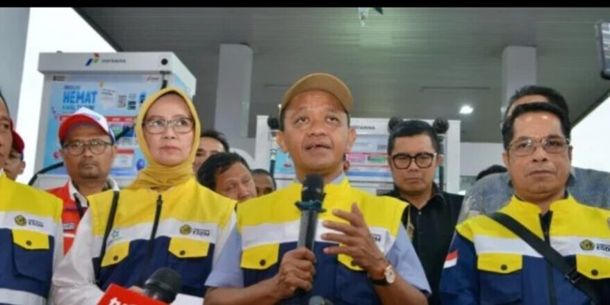 Menteri ESDM Bahlil Lahadalia (ketiga dari kiri) saat melakukan pemantauan di SPBU 35i Rest Area 519B Sragen dan SPBU 44.577.09 Bolon Karanganyar, Jawa Tengah, Kamis, 26 Maret 2026 (Foto: dokumentasi Kementerian ESDM)
