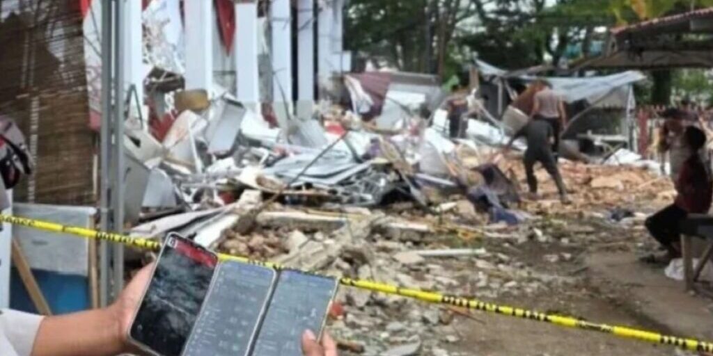 Petugas Balai Monitor SFR Kelas II Manado, Kementerian Komdigi memantau kualitas layanan seluler di Kota Manado, Sulawesi Selatan, Kamis, 2 April 2026. (Foto: Humas Kemkomdigi)