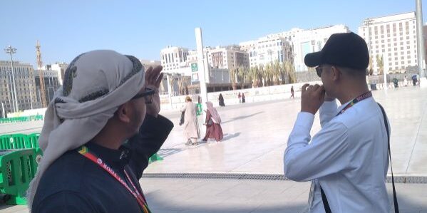 Melihat tembok Saqifah Bani Sa'idah dari kejauhan yang menjadi saksi bisu tentang peradapan kekuasaan politik dalam Islam. (Foto: Fadmin Malau)
