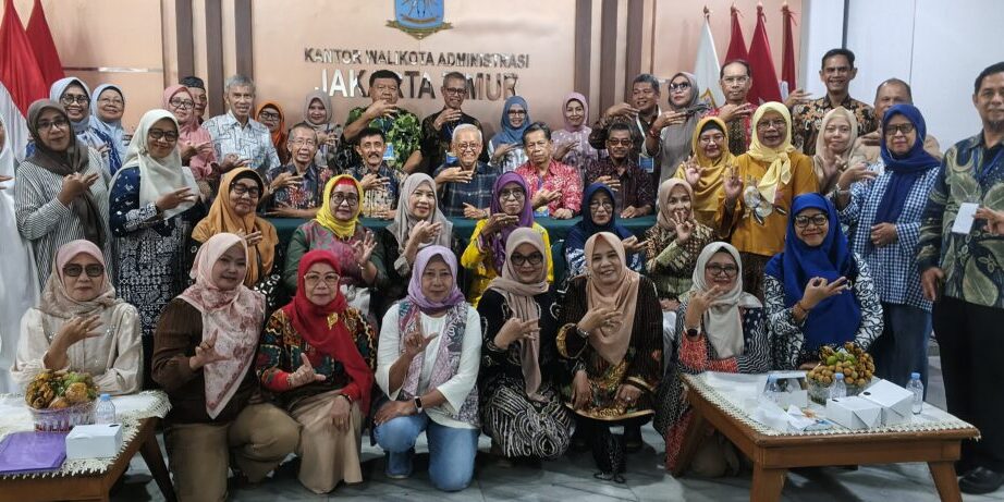 Satu bingkai, satu semangat, satu kebersamaan. Ketua DPW bersama Ketua Terpilih DPD Jakarta Timur, Ketua DPC, panitia, instruktur, dan tamu undangan mengabadikan momen penuh kekeluargaan.