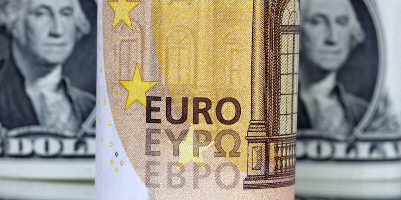 Ilustrasi Dolar AS dan Euro