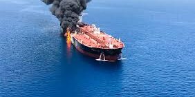 Ilustrasi ; Kapal Tanker Terkena Serangan