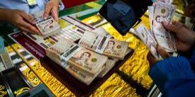 Ilustrasi Mata Uang Baht dengan Emas Batangan