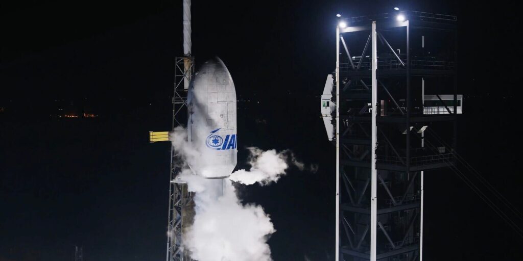 Israel berhasil meluncurkan Satelit Komunikasi