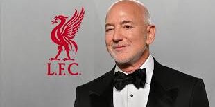 Jeff Bezos dengan Liverpool FC