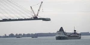 Jembatan yang menghubungkan AS-Canada