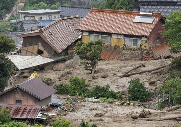 Jepang dilanda hujan deras,banjir dan gempa