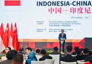 Presiden Joko Widodo menghadiri Forum Bisnis Indonesia-Republik Rakyat Tiongkok (RRT) yang digelar di China World Hotel, Beijing, RRT, pada Senin (16/10/2023). 