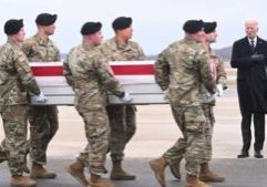 Joe Biden dan Jenazah tentara AS yang tiba di Dover
