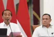 Arsip - Presiden Joko Widodo (kiri) didampingi Ketua KPK Firli Bahuri (kanan) saat memberikan keterangan pers terkait penurunan Indeks Persepsi Korupsi Indonesia di Istana Merdeka, Jakarta, Selasa (7/2/2023).