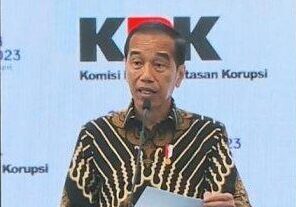 Presiden Jokowi saat memberikan sambutan pada pembukaan acara Hari Antikorupsi Sedunia (Hakordia) 2023 di Istora Senayan, Jakarta Pusat, Selasa (12/12/2023). 


