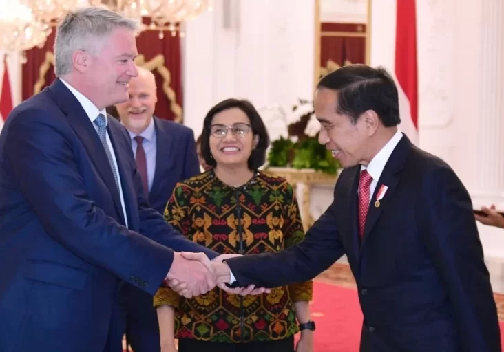 Presiden Joko Widodo menerima Sekretaris Jenderal Organisasi Kerja Sama dan Pembangunan Ekonomi (OECD) Mathias Cormann, di Istana Merdeka, Jakarta, pada Kamis (10/8/2023).

