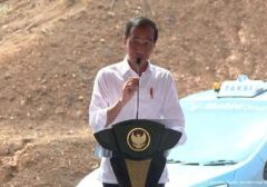 Presiden Joko Widodo memberi sambutan saat peluncuran transportasi publik ramah lingkungan untuk IKN Nusantara, Kamis (21/12/2023).