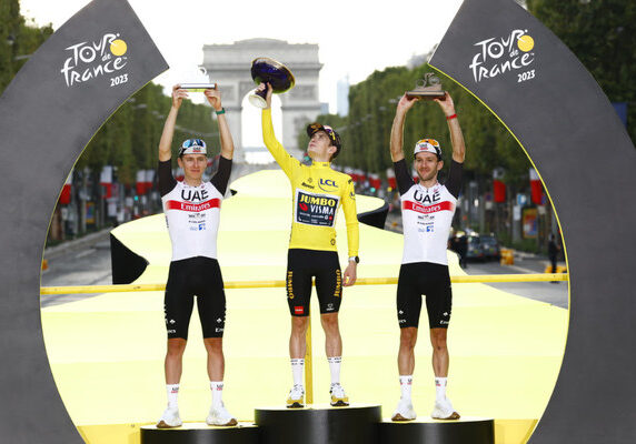 Jonas Vingegaard memenangkan gelar Tour de France