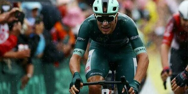 Jonathan Milan dari Italia menang di Etape 17 Tour de France