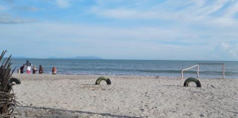 Pantai Kade Tiga Barus Tapanuli Tengah. (Foto: Fadmin Malau)

