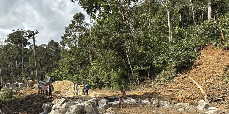Pencarian korban banjir bandang dan longsor di Tapanuli Tengah