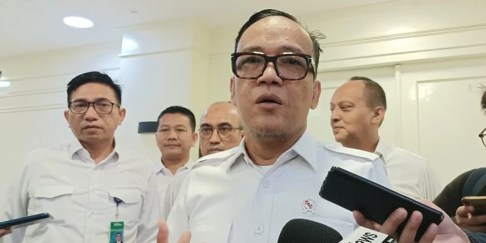 Wakil Menteri Ketenagakerjaan (Wamenaker) Immanuel Ebenezer saat ditemui di Kantor Kementerian Ketenagakerjaan (Kemnaker), Jakarta Selatan, Senin (19/5/2025)

