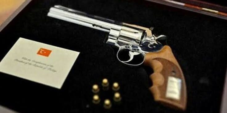 Kado 'Unik' Presiden Turki untuk Pimpinan NATO