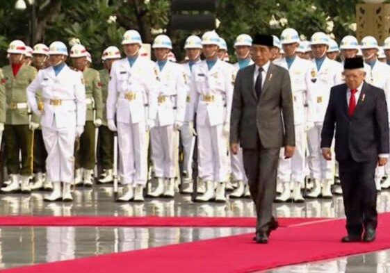 Presiden Joko Widodo (Jokowi) memimpin upacara peringatan Ziarah Nasional 2023 di Taman Makam Pahlawan (TMP) Kalibata, Jakarta Selatan, Jumat (10/11/2023).



