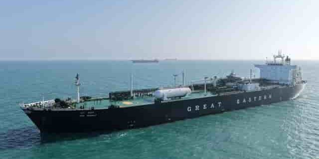 Kapal Berbendera India Melintasi Selat Hormuz