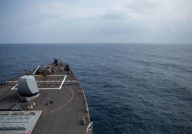 Kapal Destroyer AS, USS Gravely di Laut Merah