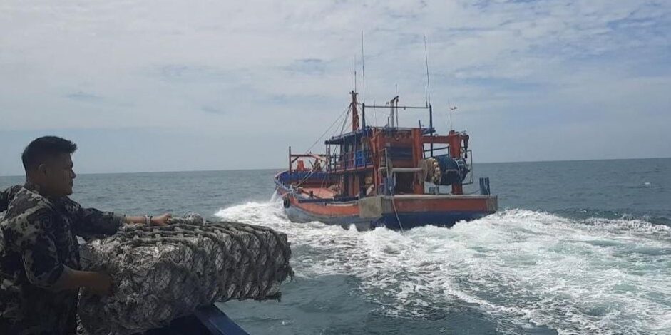 Kapal Illegal Fishing Berbendera Malaysia