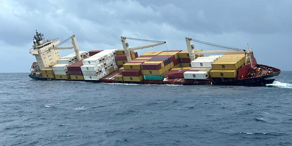 Kapal Kontainer tenggelam di Selatan India
