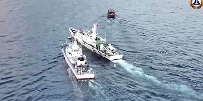 Kapal Pemasok Filipina tabrak Kapal China