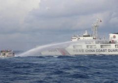 Kapal Penjaga Pantai China-Filipina bertabrakan