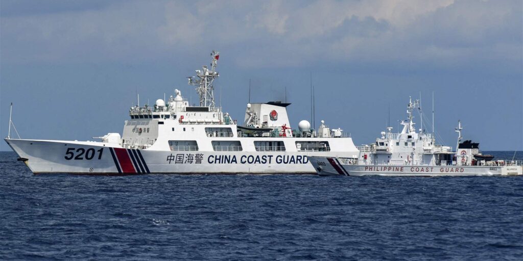 Kapal Penjaga Pantai China mengganggu mitranya Filipina