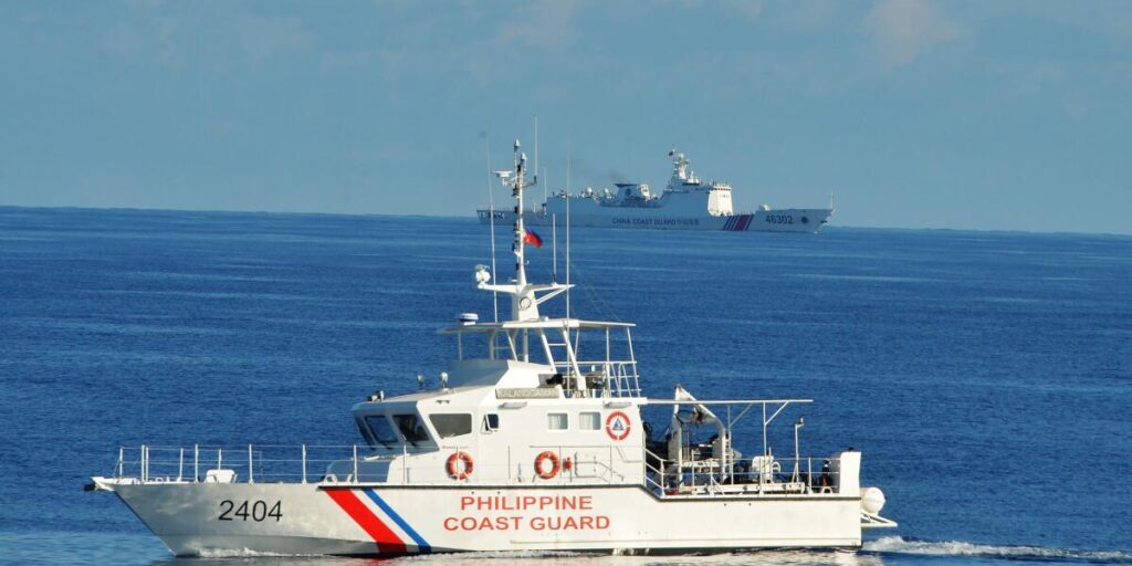 Kapal Penjaga Pantai Filipina.