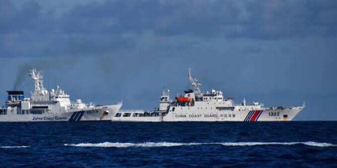 Kapal Penjaga Pantai Jepang dan China Berhadapan