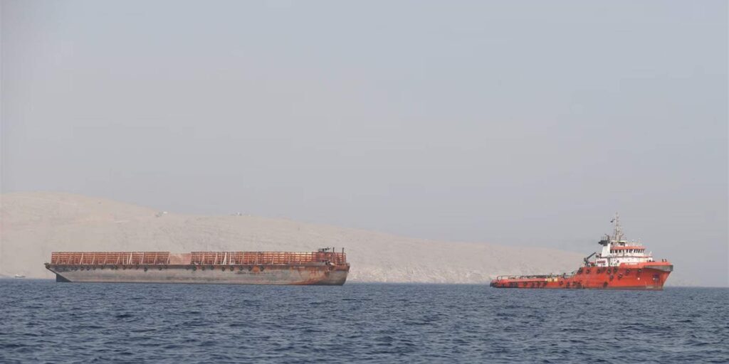 Kapal Tugboat milik UEA tenggelam di Selat Hormuz