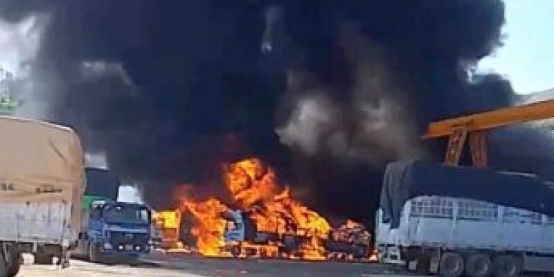 Kebakaran Truk di perbatasan China-Myanmar