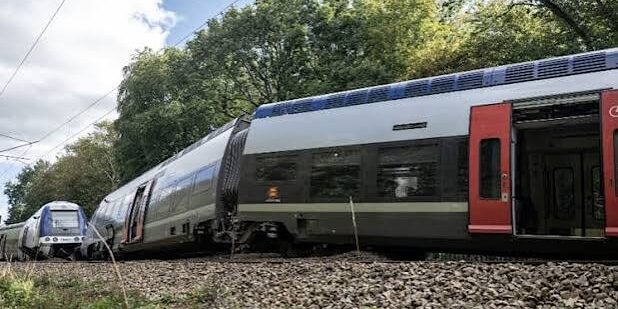 Kereta Anjlok di Prancis