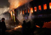 Kereta Komuter Bangladesh terbakar