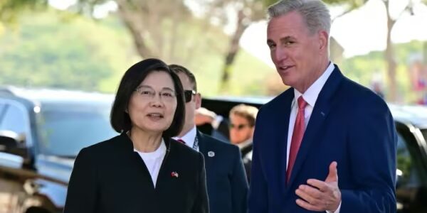 Ketua DPR AS Kevin McCarthy menyambut Presiden Taiwan Tsai Ing-wen