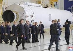 Kim Jong Un kunjungi pabrik penerbangan militer